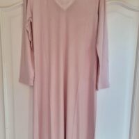 Camisola modal rosa con encaje