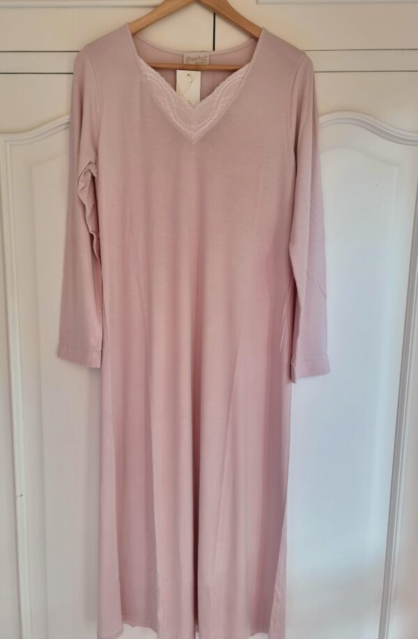 Camisola modal rosa con encaje