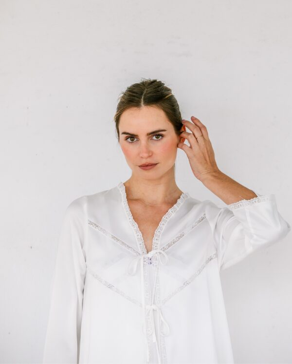 Bata Lyon blanca - Imagen 2